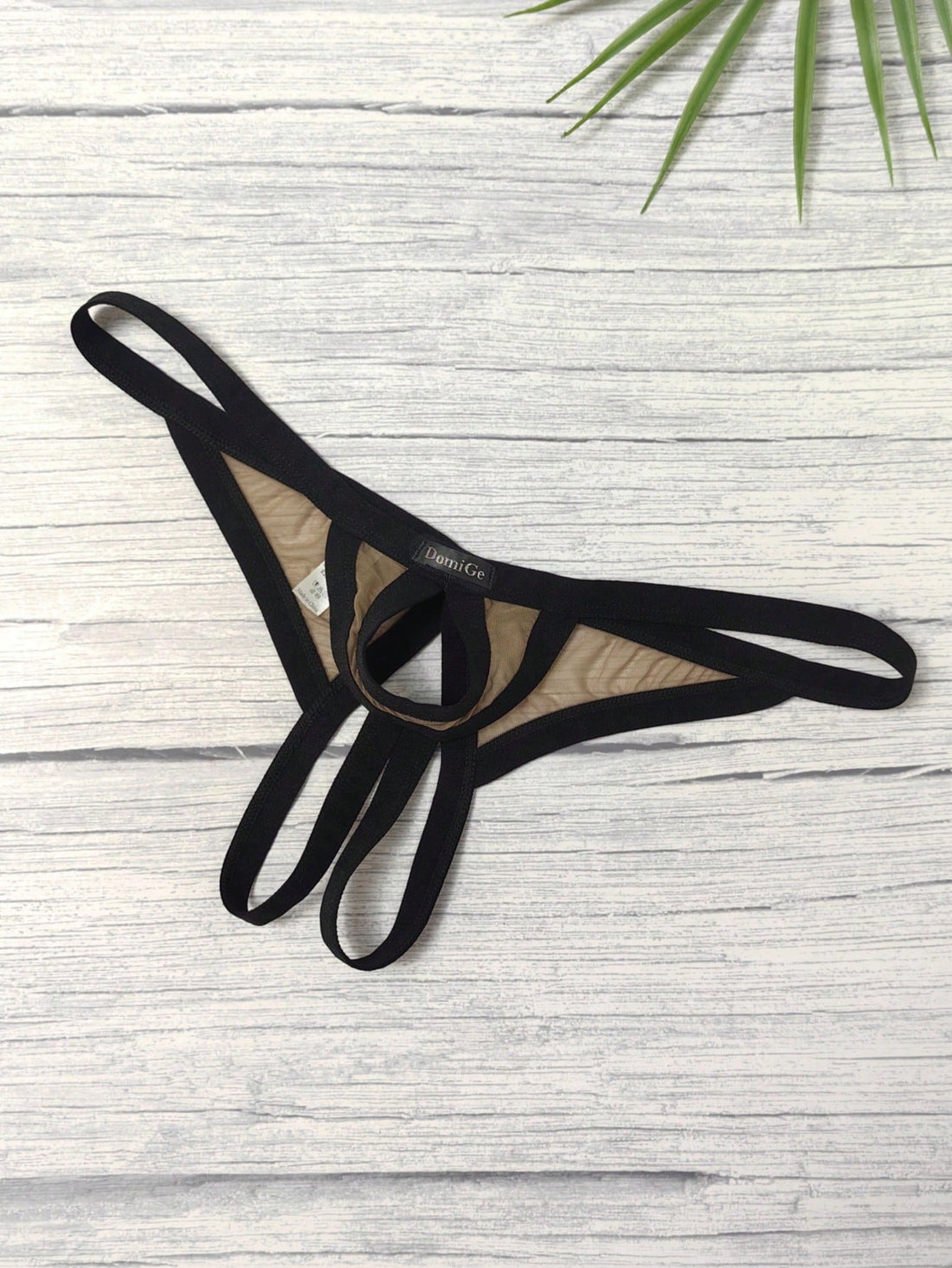 Men’s Casual Shorts In Khaki With Low Rise Fabric Design