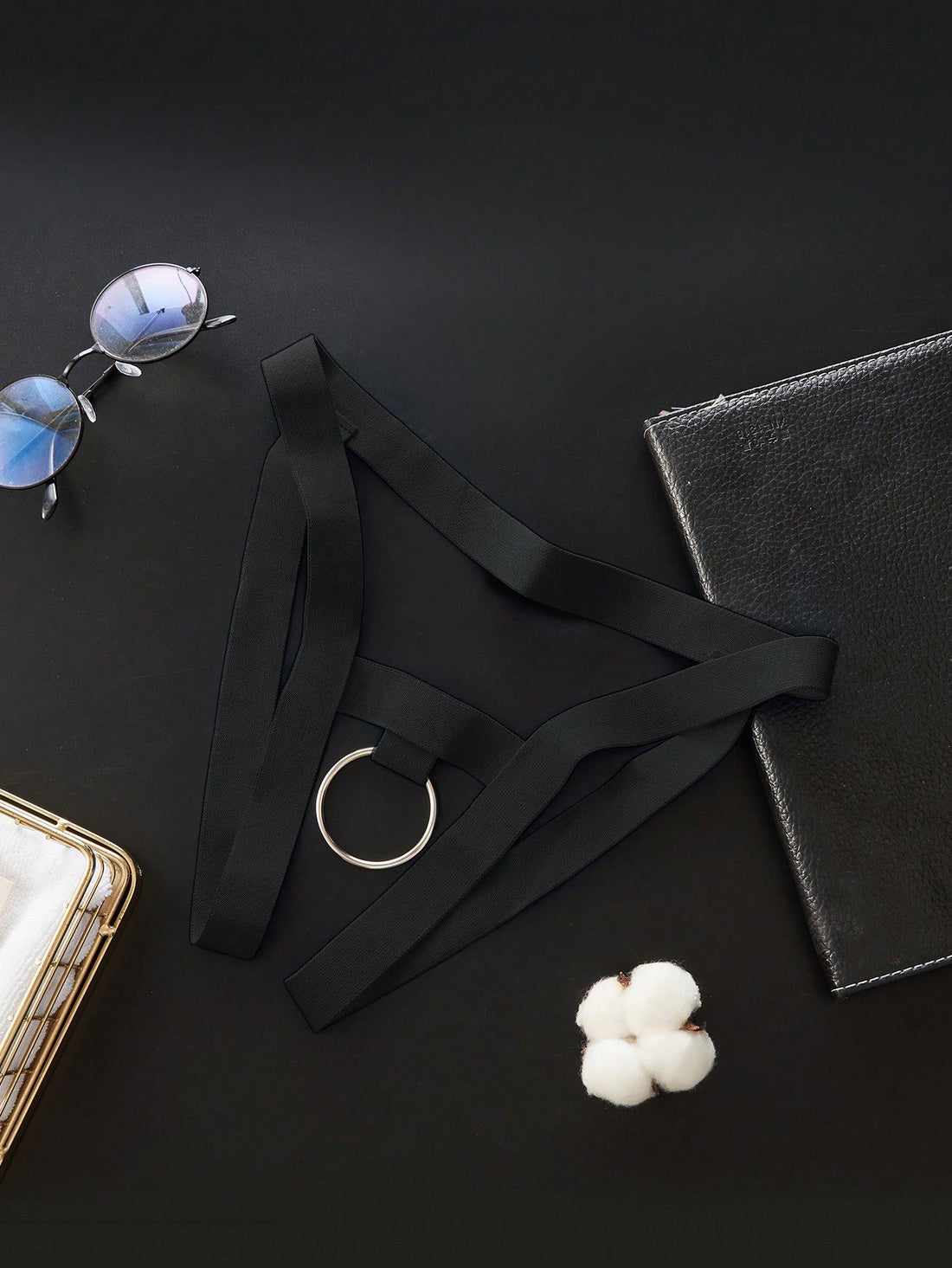 Men’s Casual Shorts With Ring Accent And Strap Detail