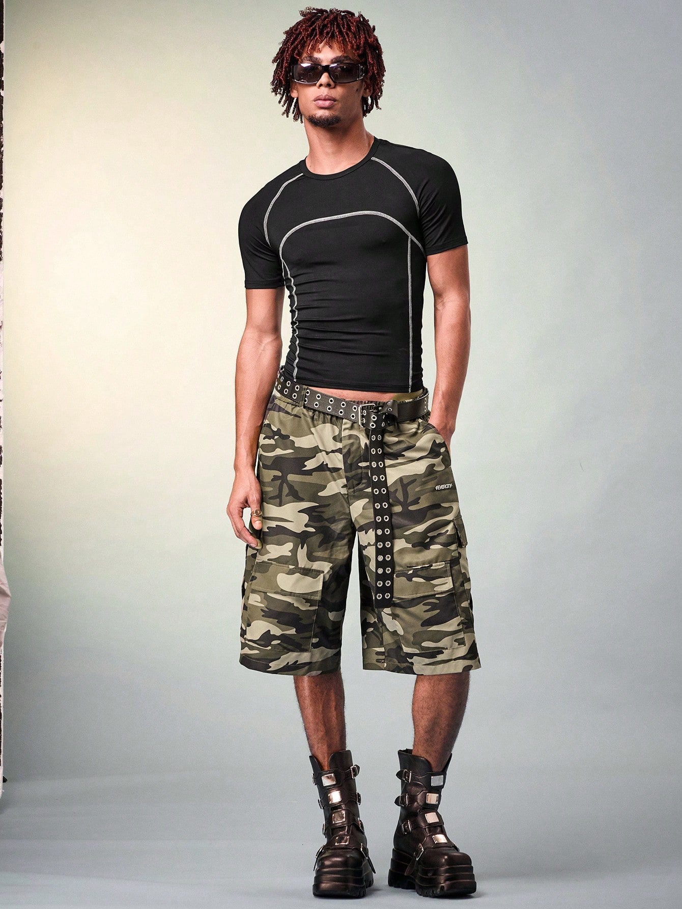 Men's Decorative Line Fitted Short Sleeve T-Shirt