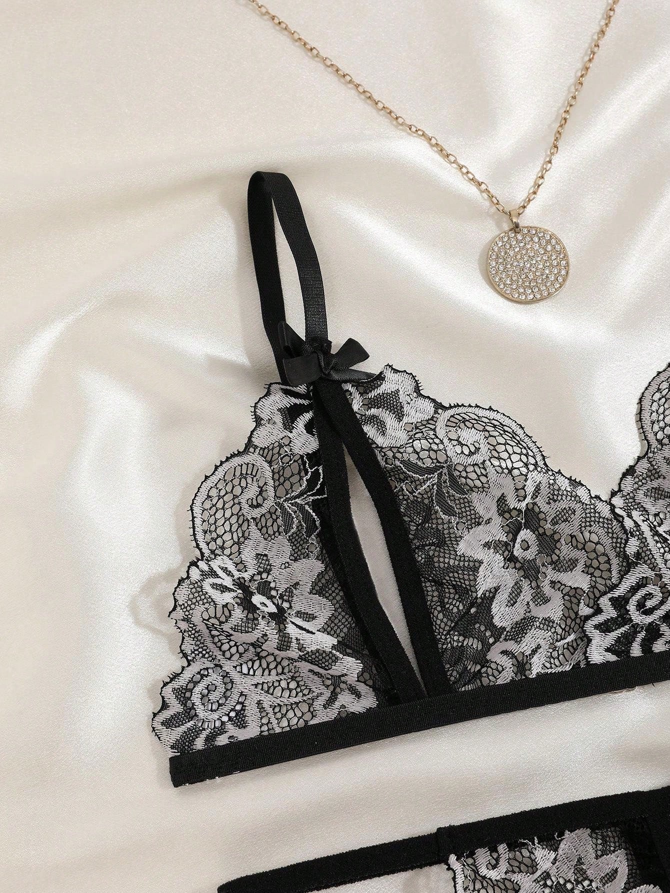 Women’s Floral Pattern Outfit Set With Bow Accent