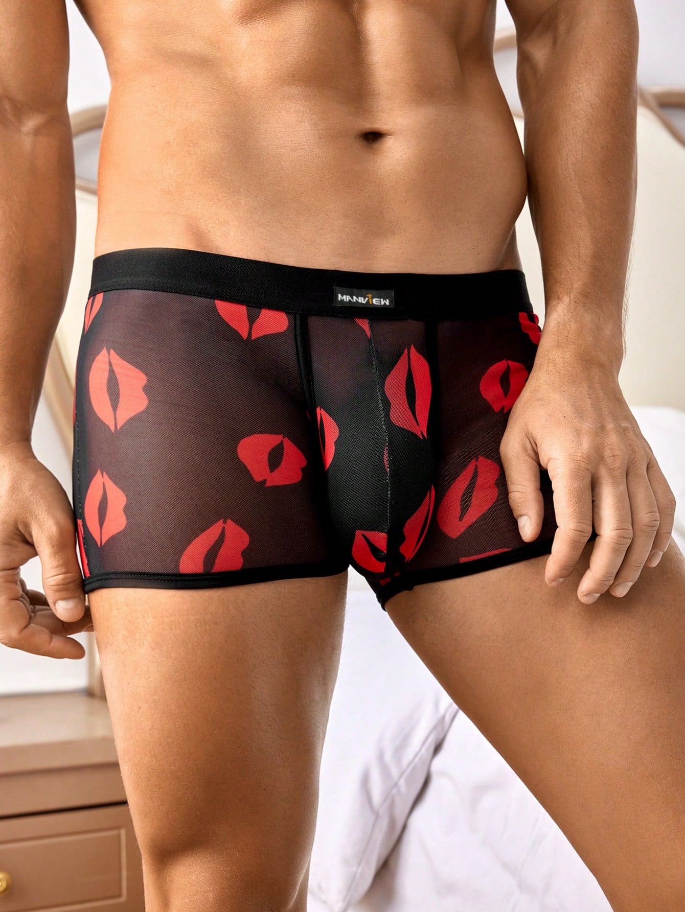 Men’s Casual Shorts With Lip Print Jacquard Waist Detail
