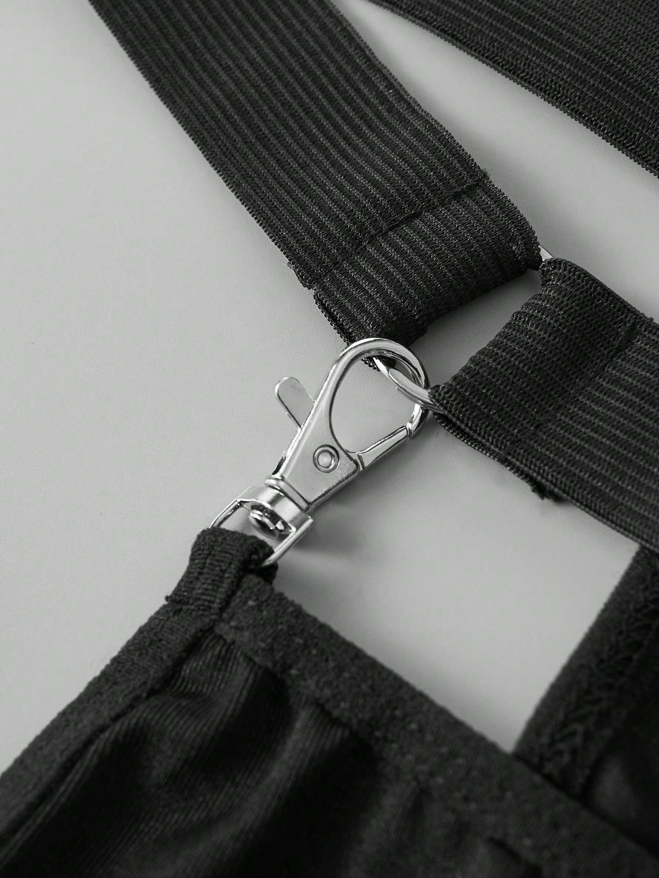 Men’s Casual Shorts With Ring Accent And Metal Detail