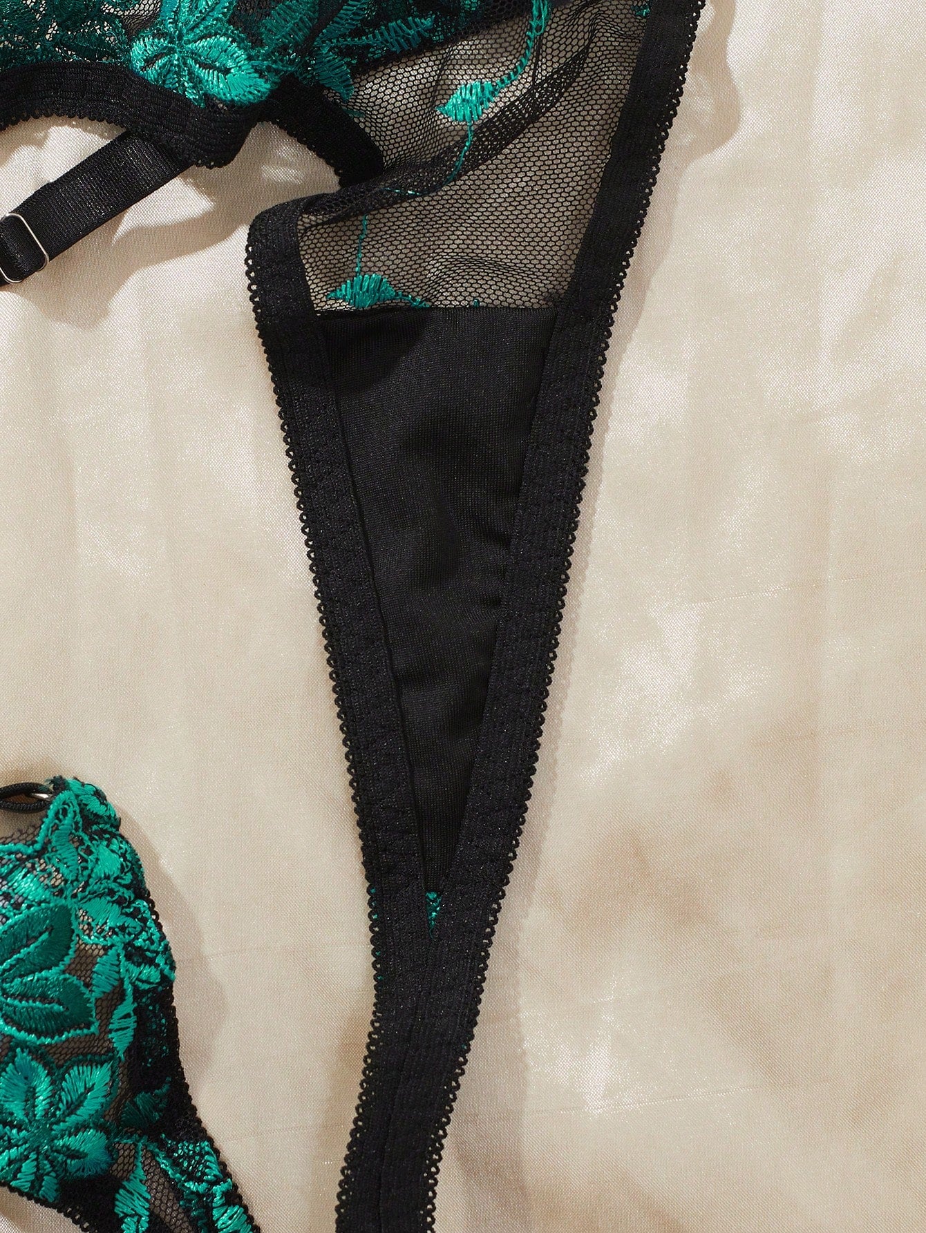 Women’s 2pcs Embroidered Camisole Top And Matching Piece
