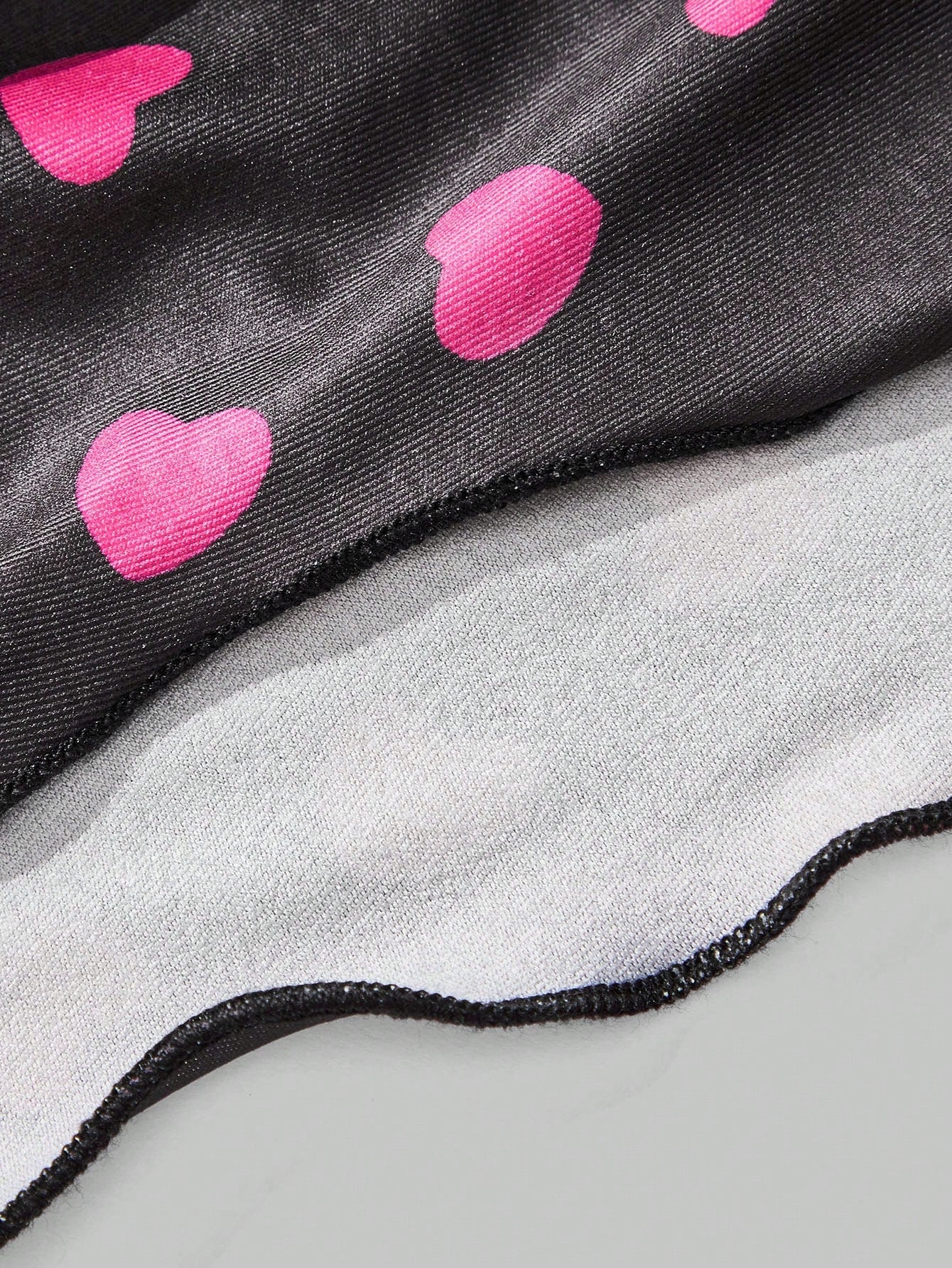 Men’s Casual Shorts With Heart Print And Trim Detail