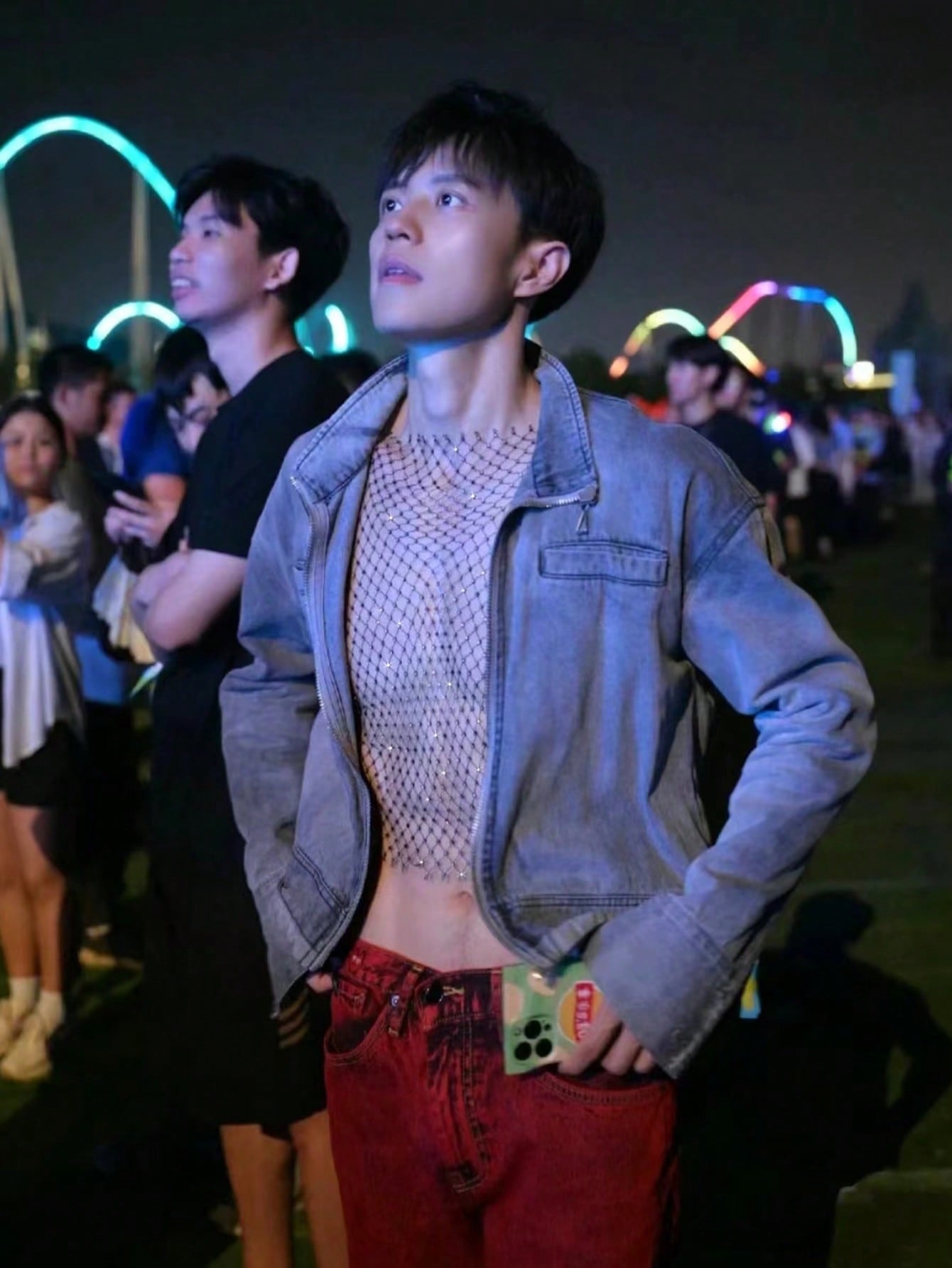 Men’s Casual Crop Top With Rhinestone Accent Fabric Design